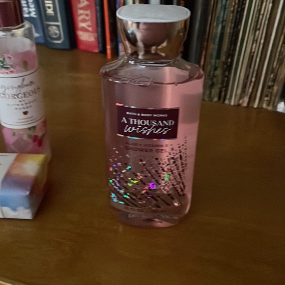 Medium color pink and rainbow and it’s from bath and bodywork’s like new - Picture 4 of 4